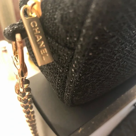 Chanel 2021 Black tweed pouch with god intertwined with Chanel samples and Sack. - Picture 4 of 5